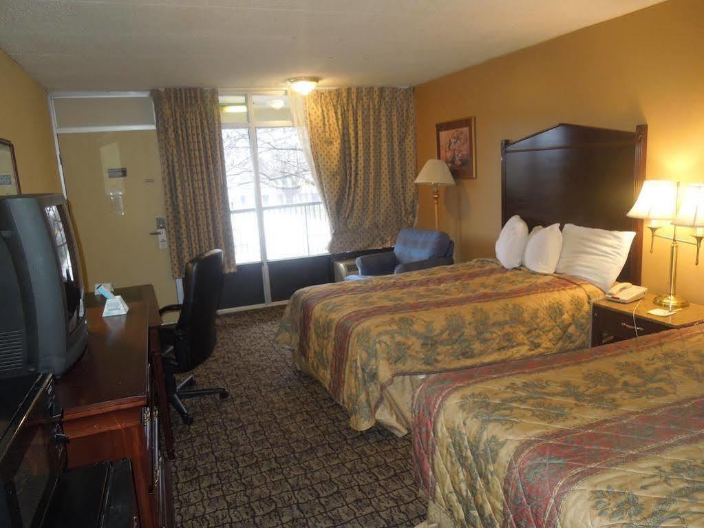 Red Roof Inn Baltimore Windsor Mill Buitenkant foto