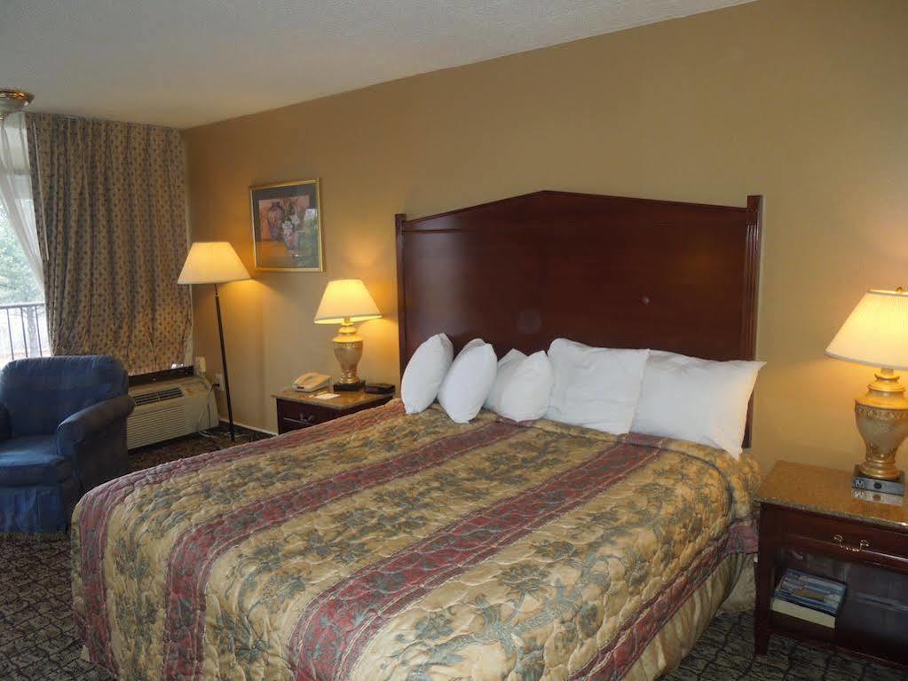Red Roof Inn Baltimore Windsor Mill Buitenkant foto
