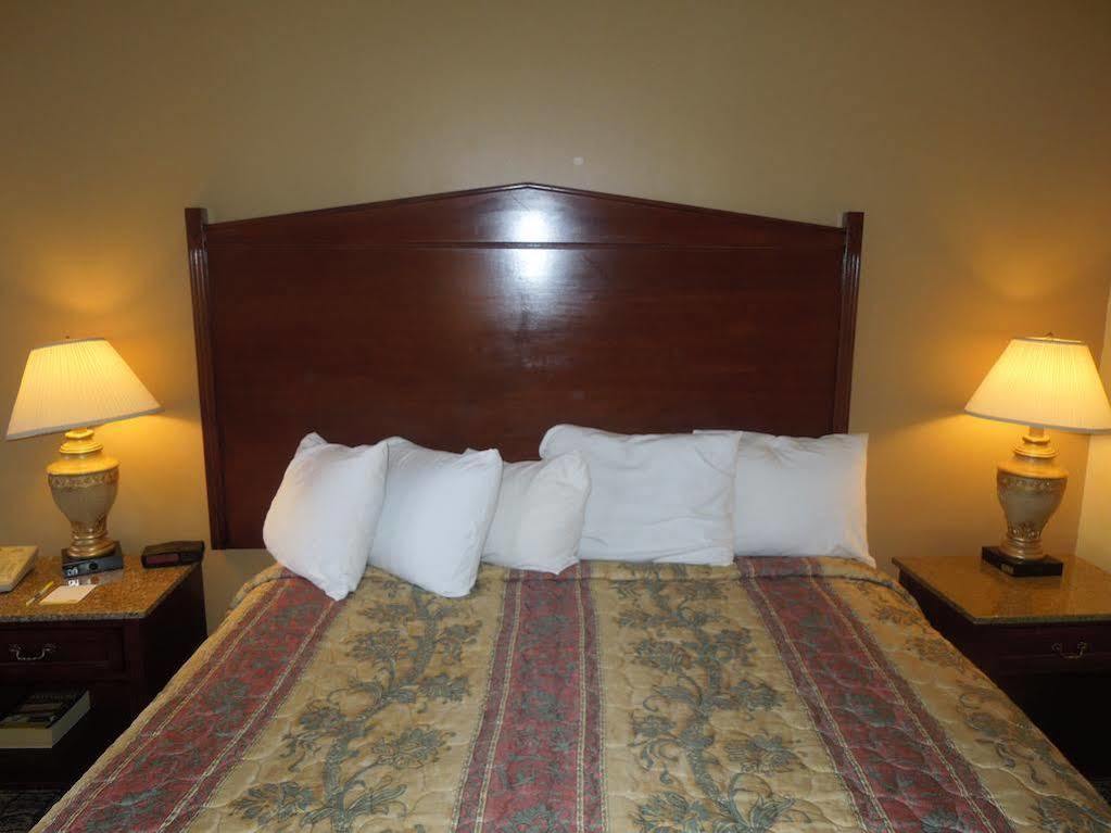 Red Roof Inn Baltimore Windsor Mill Buitenkant foto