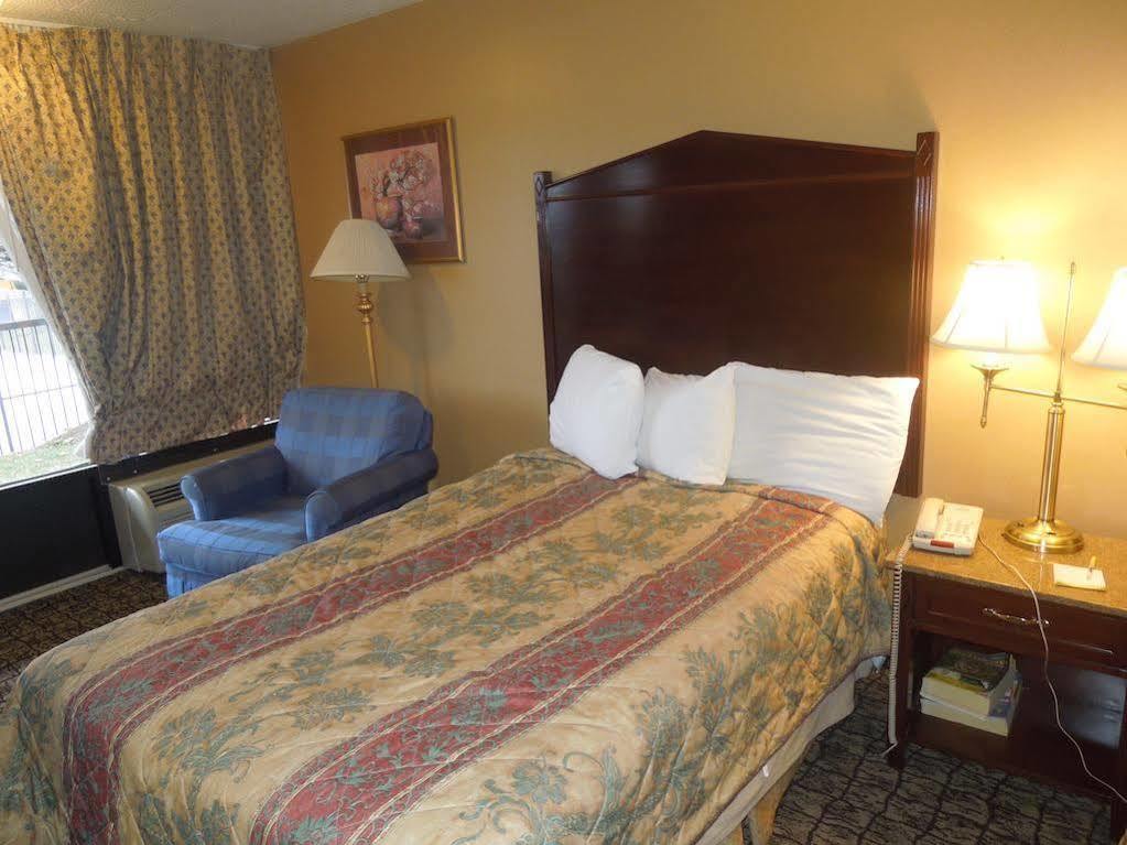 Red Roof Inn Baltimore Windsor Mill Buitenkant foto